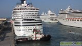  Benátsky prístav sa radí medzi najvýznamnejšie v Európe. Kotvia v ňom lode lodných spoločností zvučných miez z celého sveta. Nie sú výnimkou zaoceánske výletné lode plaviace sa pod Panamskou vlajkou či registrované na Bahamach. 