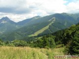  Hlavný hrebeň - Veľký Rozsutec, Stoh, Poludňový Grúň (vpredu známa zjazdovka Paseky).