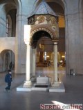  Baldachýn postavený nad pozostatkami Grigorija, prevezenými z Vatikánu
